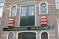 Het pand in het historische centrum van Kampen waar Sigarenfabriek De Olifant al jaren gevestigd is. (Foto: De Olifant) 
